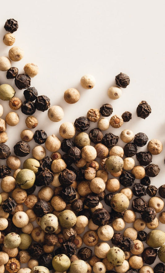 Le Poivre en parfumerie : de l’épice piquante au sillage sensuel